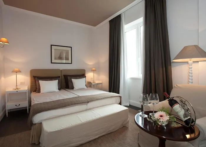 Oasis Boutique Hotel, Riviera Club